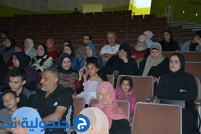 عرض مسرحية ثوب ستي بتنظيم أكاديمية دوزان بالمركز الجماهيري في جلجولية